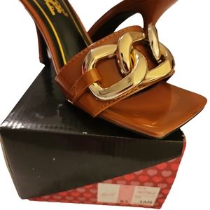 DBDK Sexy Heel w/Embellished Chain design (New)